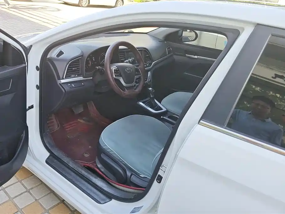 Hyundai Elantra 2018 — фото 9
