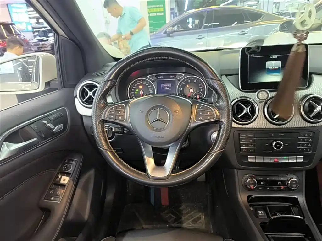 Mercedes-Benz B-Class 2016 — фото 11
