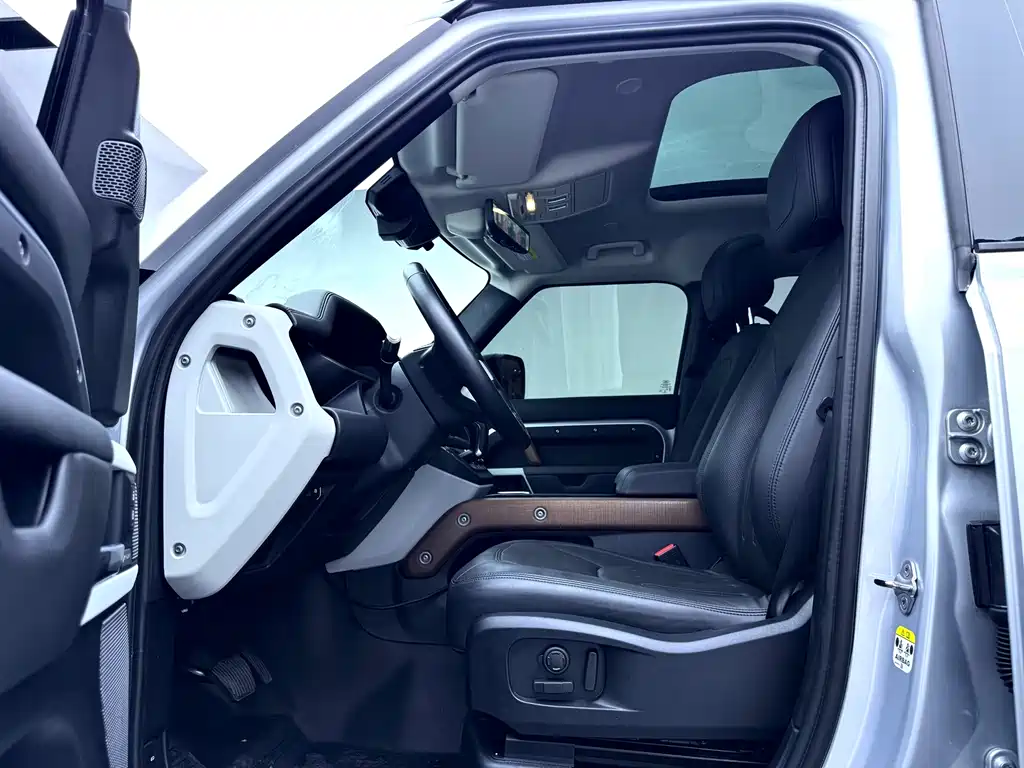 Land Rover Defender 2021 — фото 16