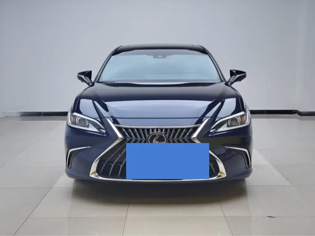 Lexus ES 2023 — фото 1
