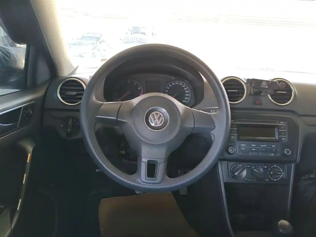 Volkswagen Jetta 2015 — фото 11