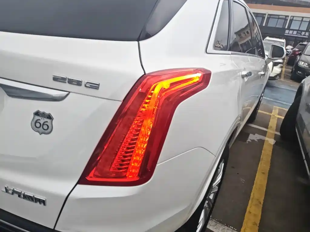 Cadillac XT5 2018 — фото 24