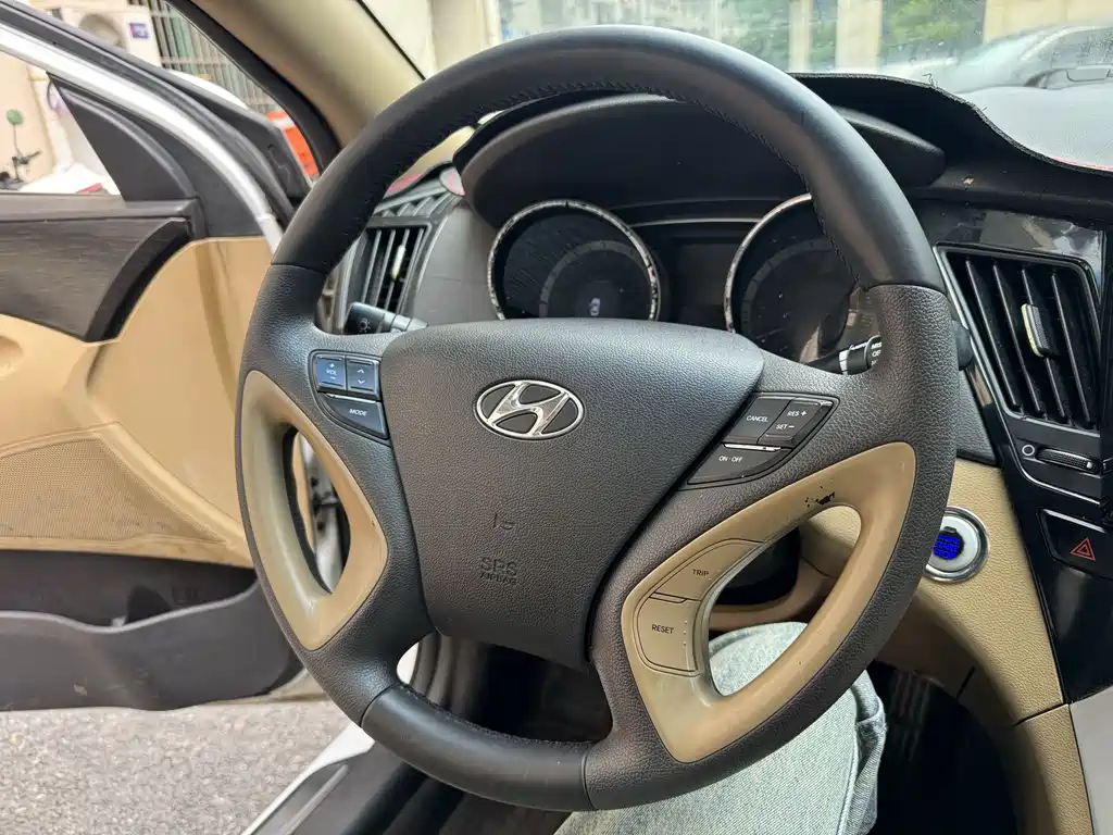 Hyundai Sonata 2011 — фото 11