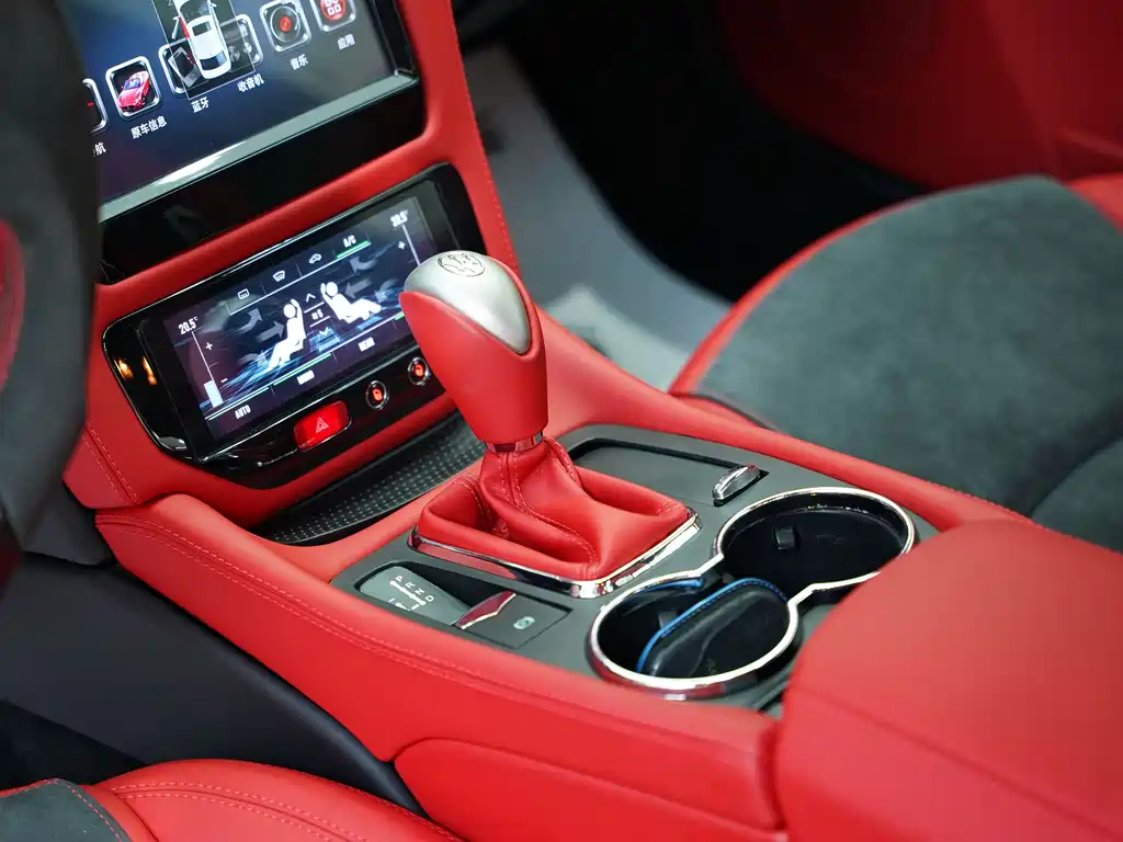 Maserati GranTurismo 2014 — фото 16