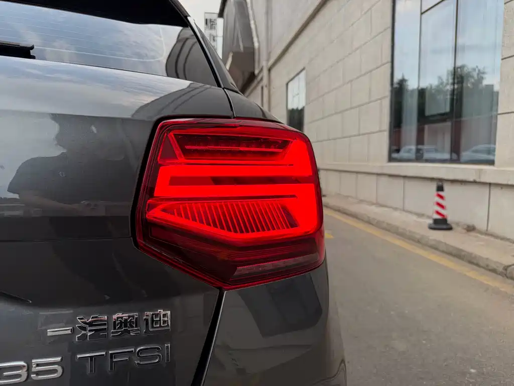 Audi Q2L 2023