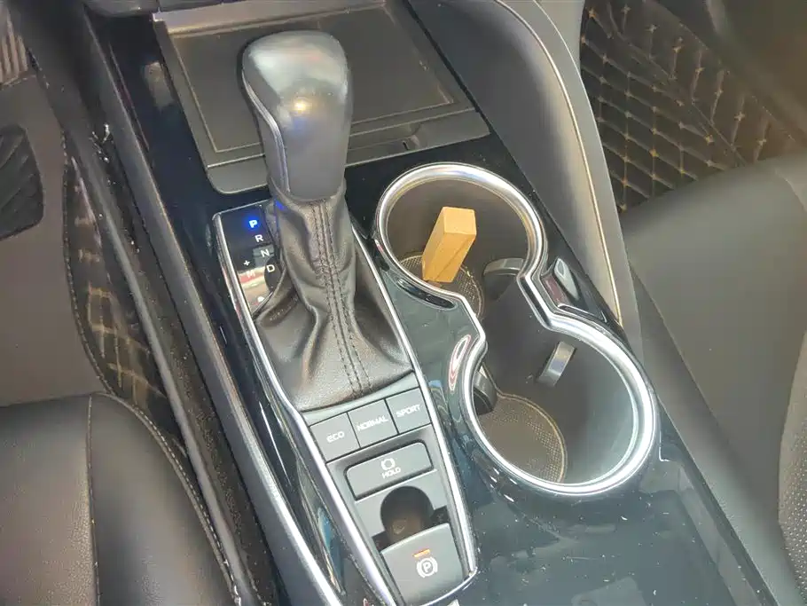 Toyota Camry 2020 — фото 16