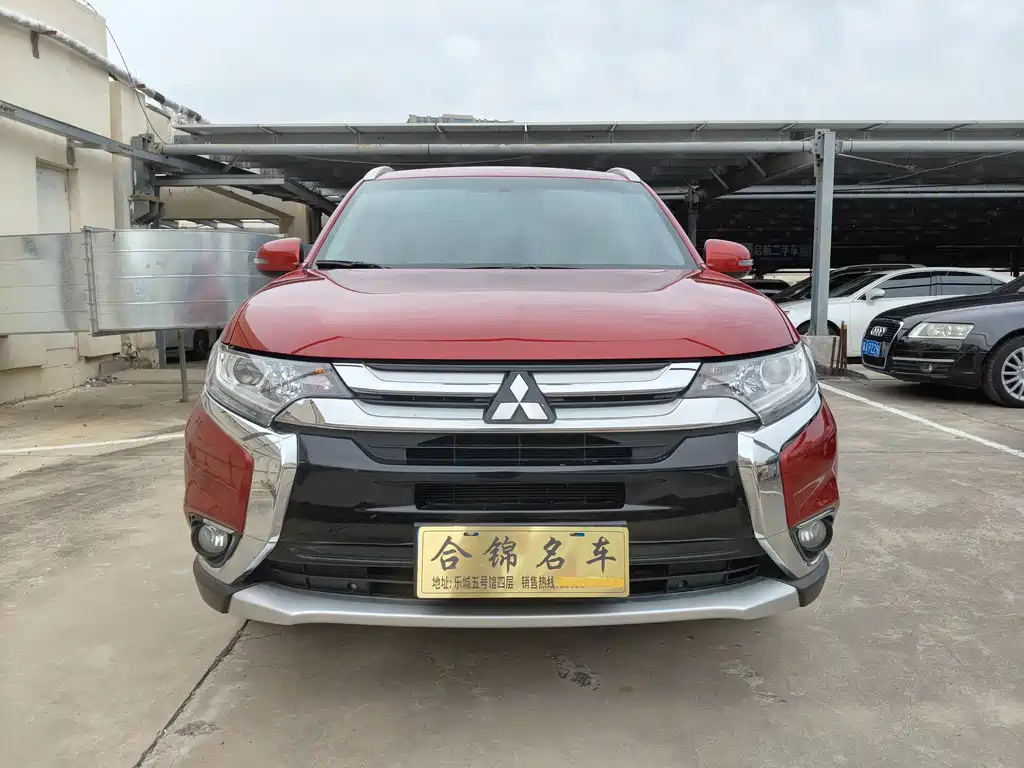 Mitsubishi Outlander 2018 — фото 3
