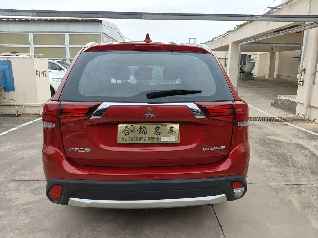 Mitsubishi Outlander 2018 — фото 4