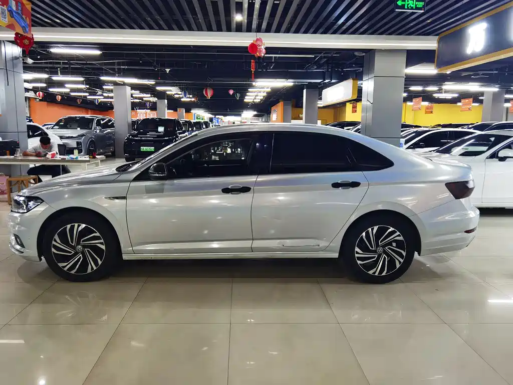 Volkswagen Sagitar 2021