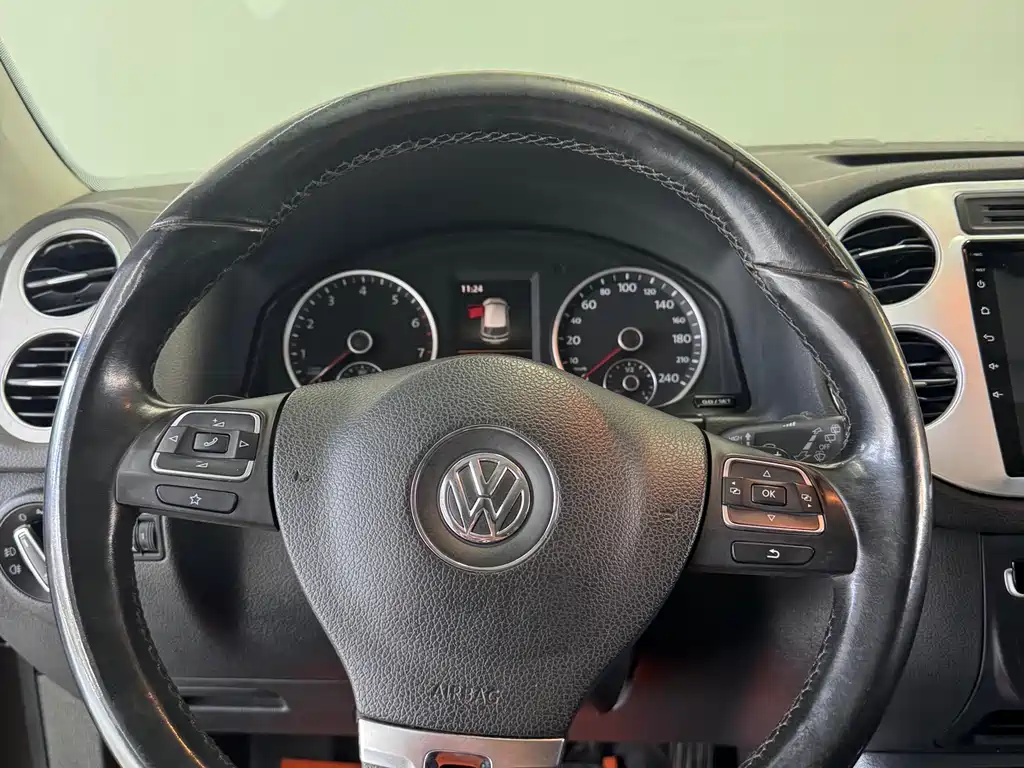 Volkswagen Tiguan 2015 — фото 15