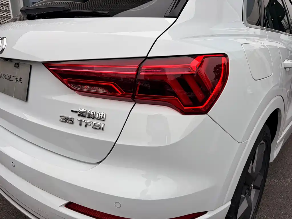 Audi Q3 2020 — фото 15
