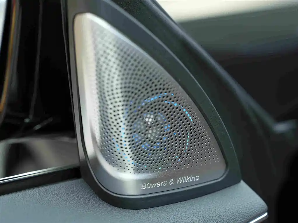 BMW 6 Series GT 2024 — фото 15