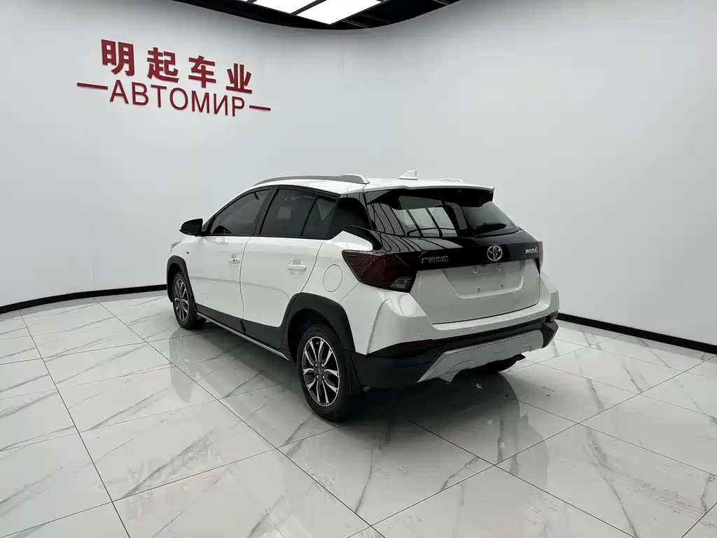 Toyota Yaris L 2023 — фото 8