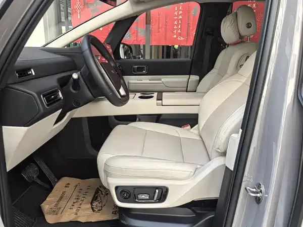 Li Auto MEGA 2025