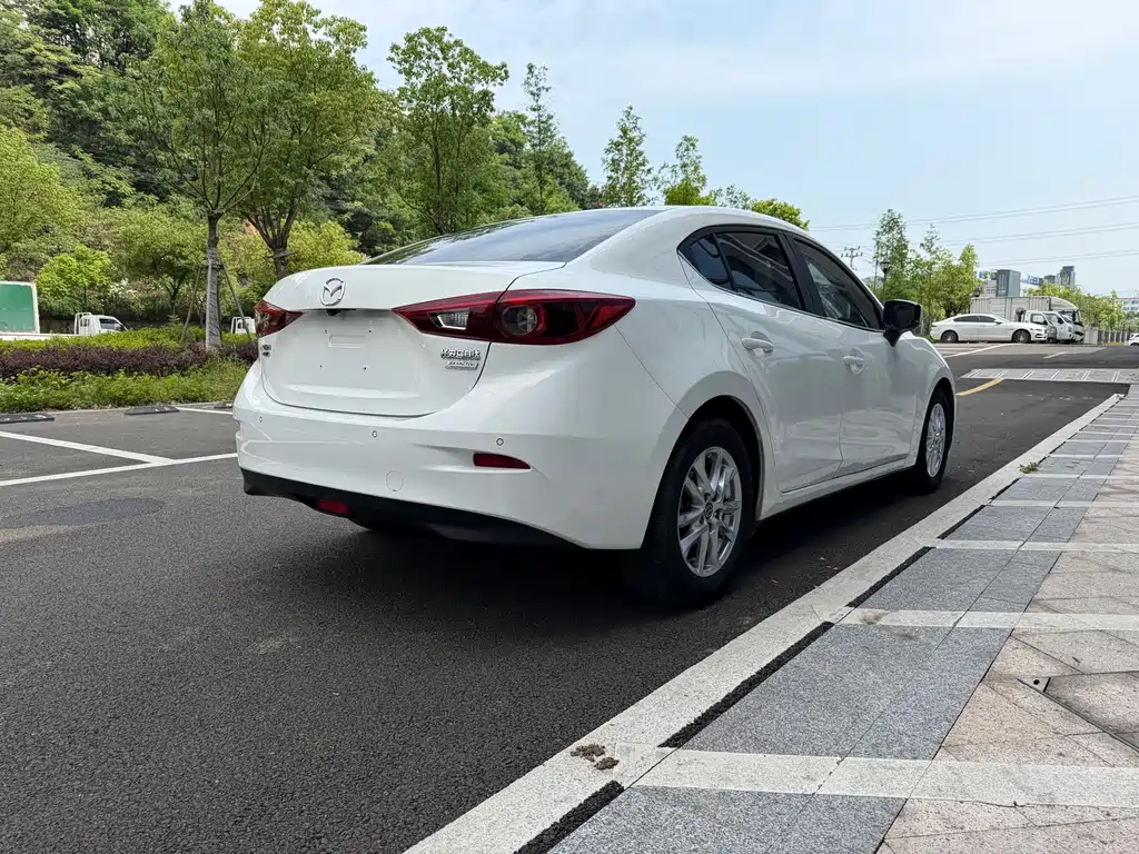 Mazda 3 Axela 2017 — фото 6