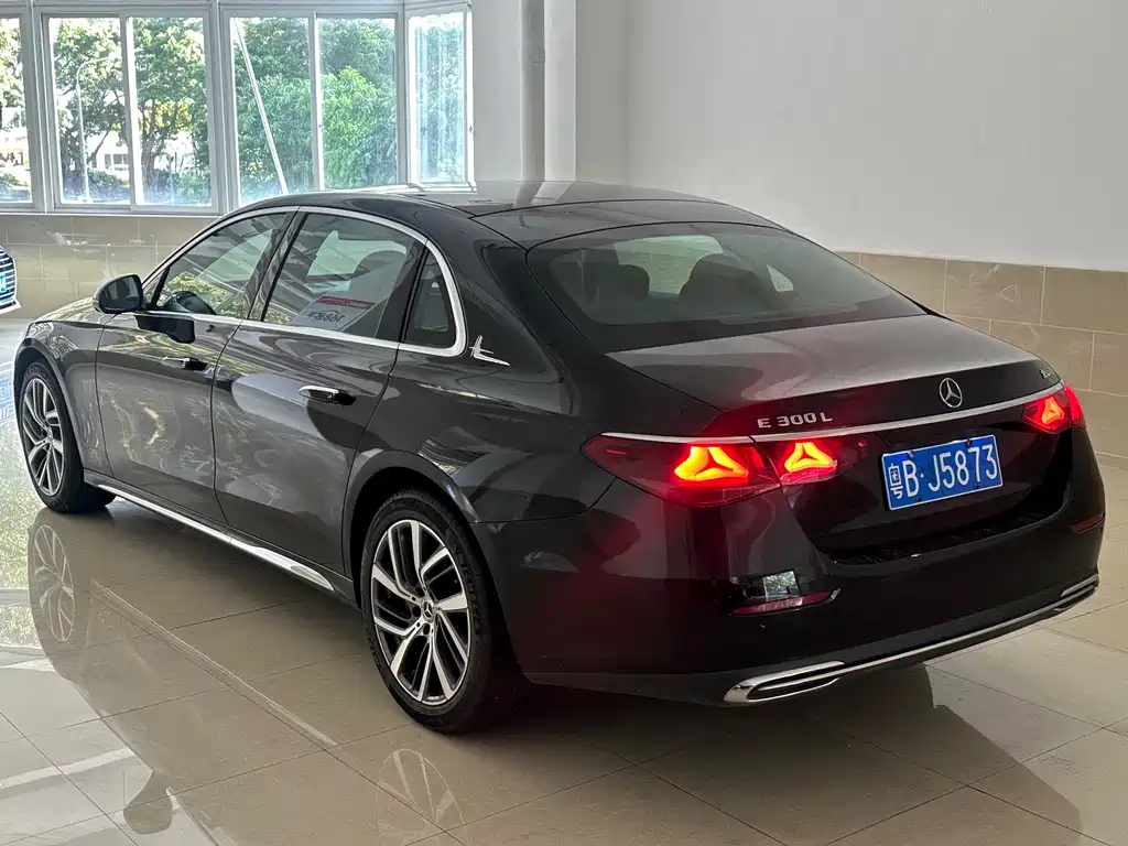 Mercedes-Benz E-Class 2024