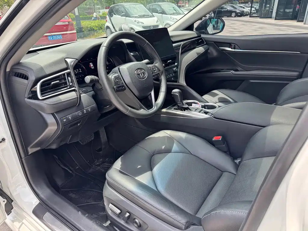 Toyota Camry 2023 — фото 19