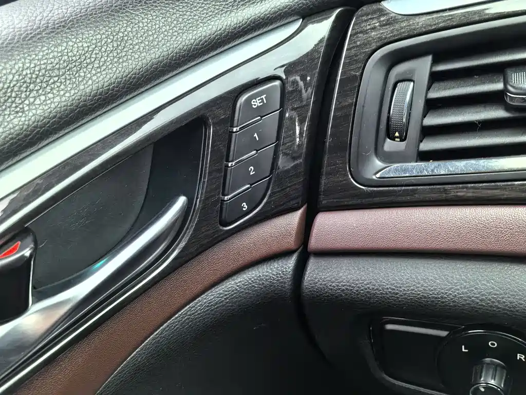 GAC Motor Trumpchi GS8 2018 — фото 16