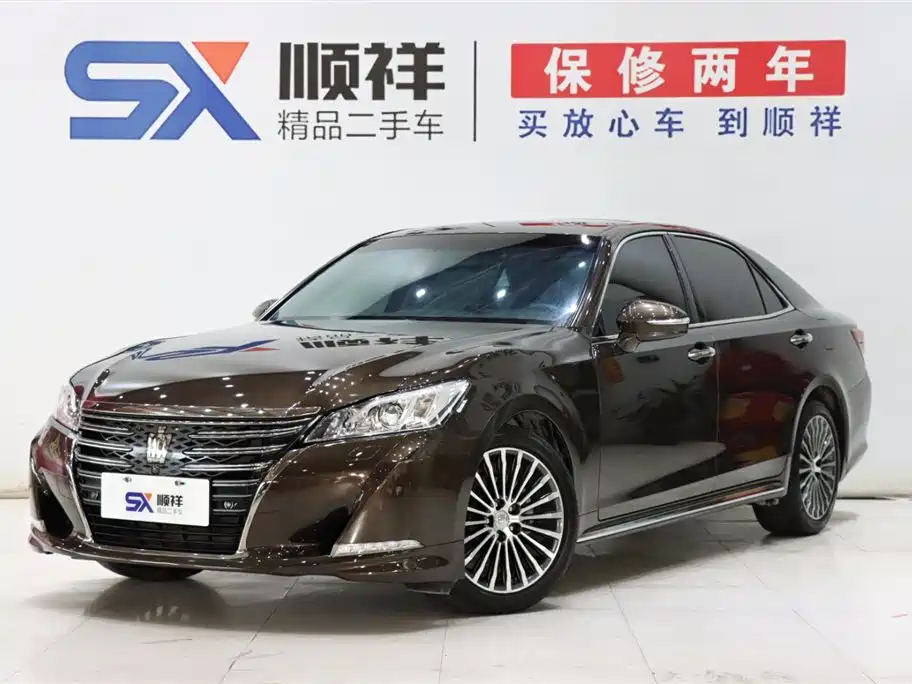 Toyota Crown 2018 — фото 1