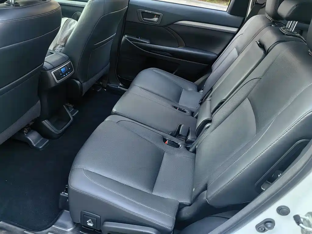 Toyota Highlander 2016 — фото 12