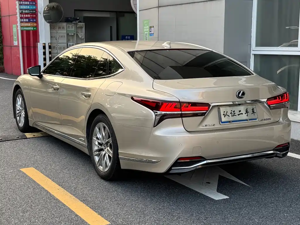Lexus LS 2019 — фото 24
