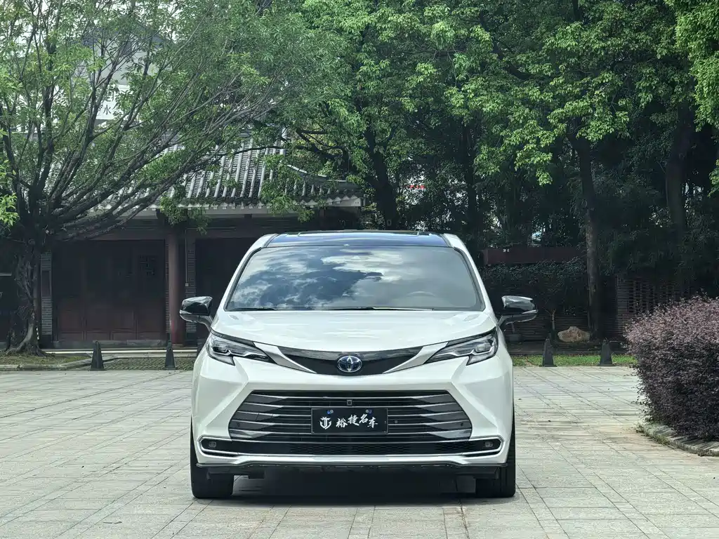 Toyota Sienna 2024 — фото 2