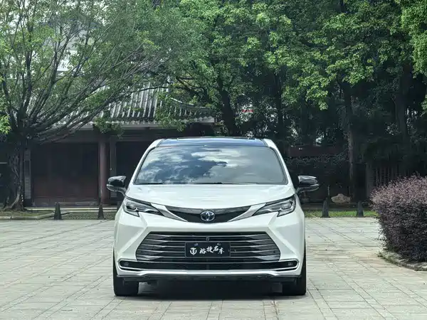 Toyota Sienna 2024