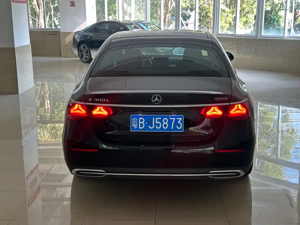 Mercedes-Benz E-Class 2024
