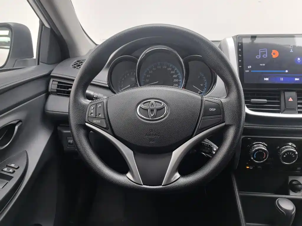 Toyota Yaris L 2019 — фото 11