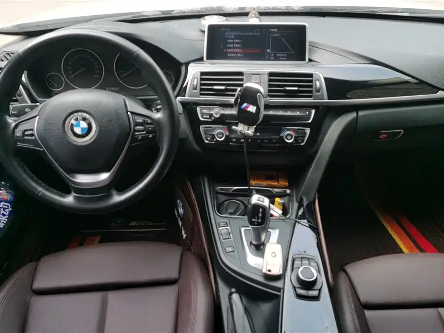 BMW 3 Series 2018 — фото 12