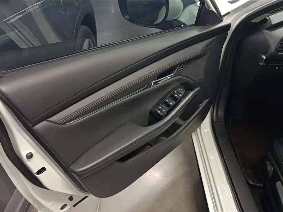 Mazda 3 Axela 2024