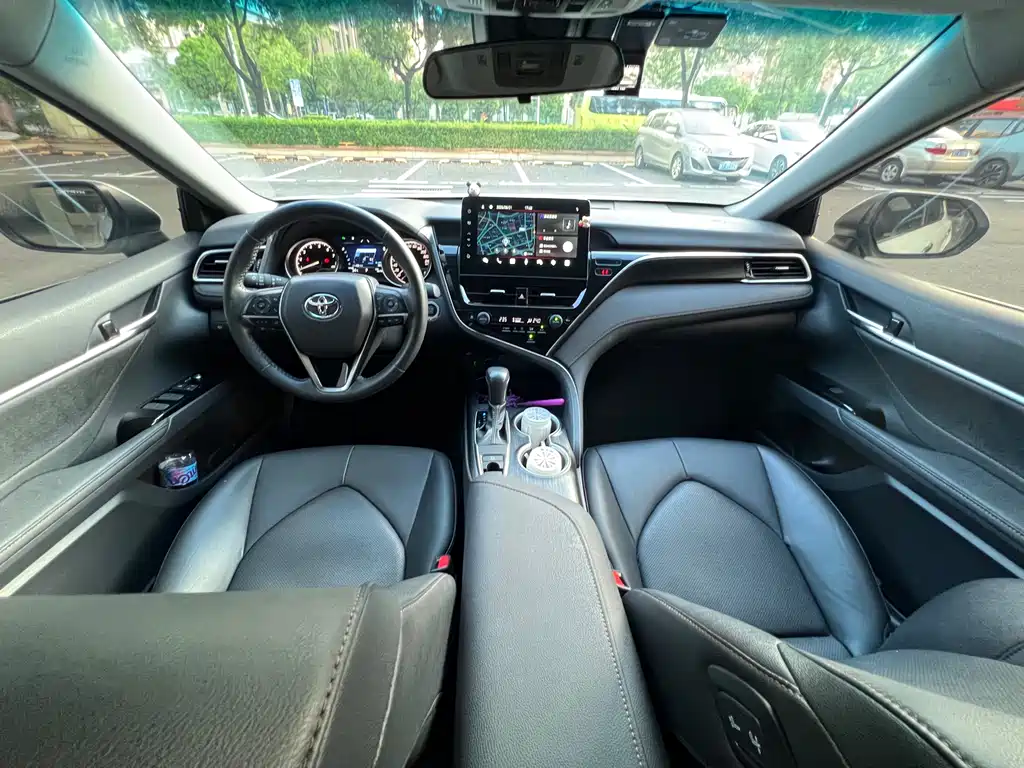 Toyota Camry 2023 — фото 9
