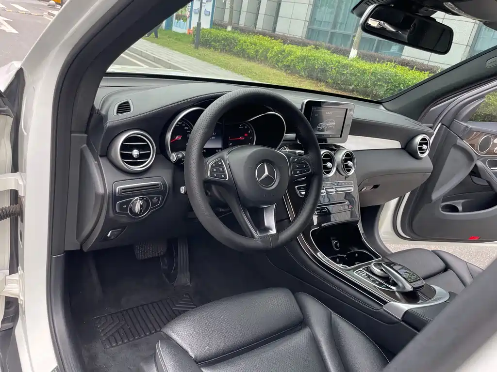 Mercedes-Benz GLC 2017 — фото 10