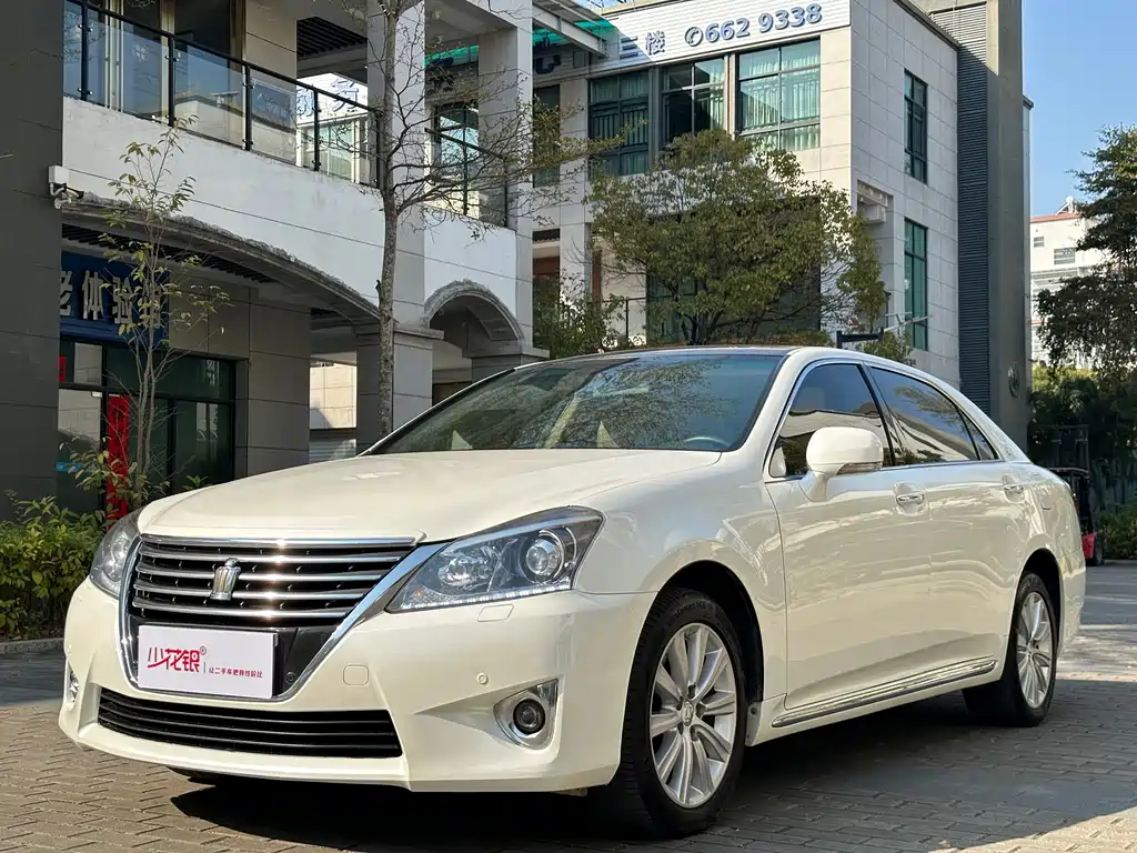 Toyota Crown 2015