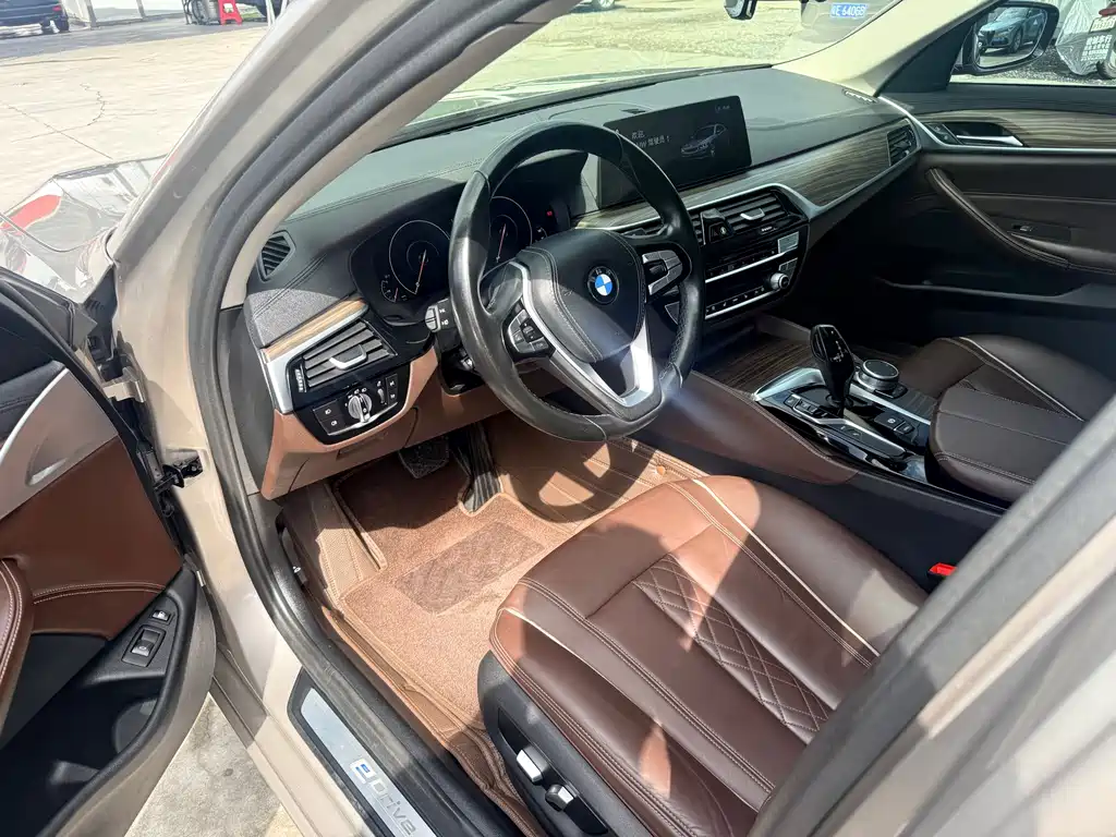 BMW 5 Series New Energy 2019 — фото 16