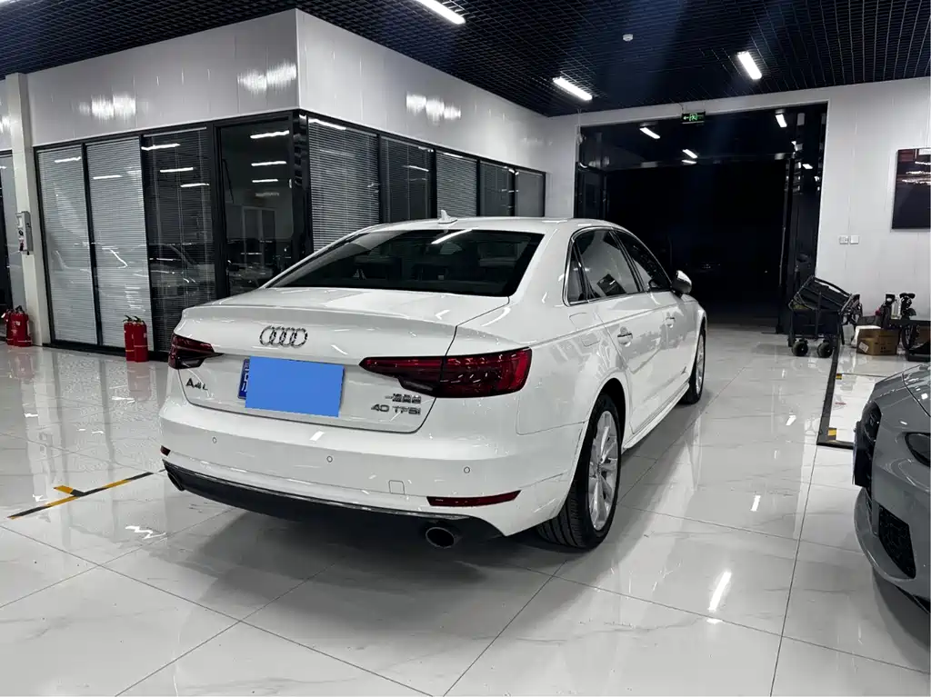 Audi A4L 2016