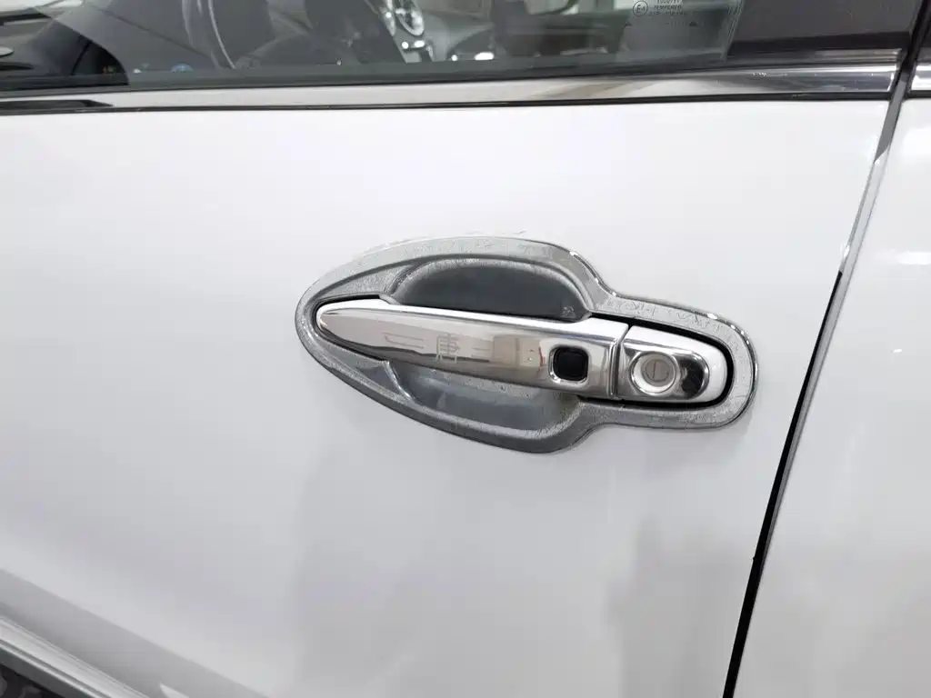 BYD Tang New Energy 2015 — фото 18