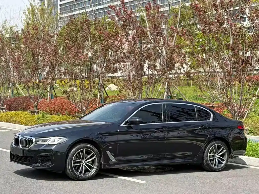 BMW 5 Series 2022 — фото 1
