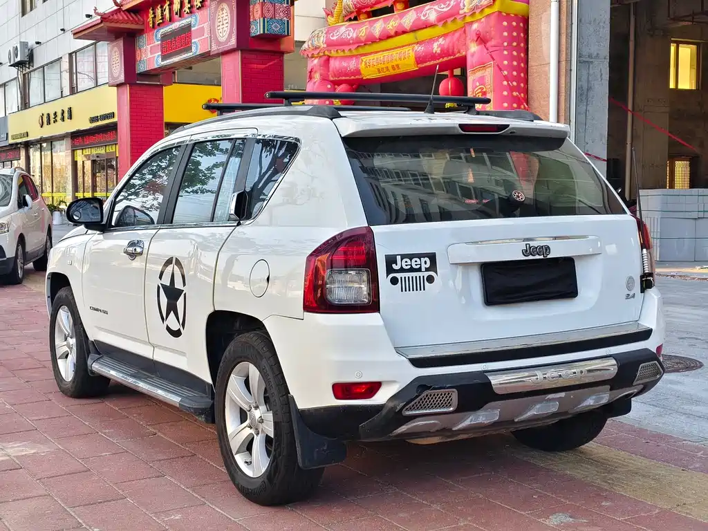Jeep Compass 2015 — фото 9
