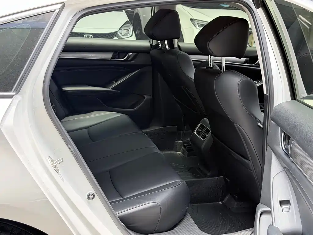Honda Accord 2021 — фото 10