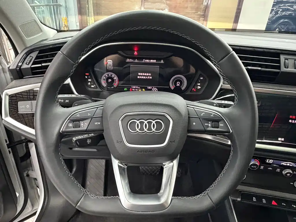 Audi Q3 2023 — фото 13