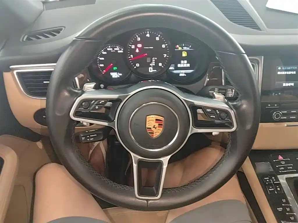 Porsche Macan 2018 — фото 11