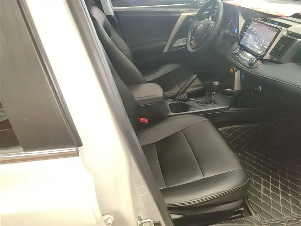 Toyota RAV4 2016 — фото 25