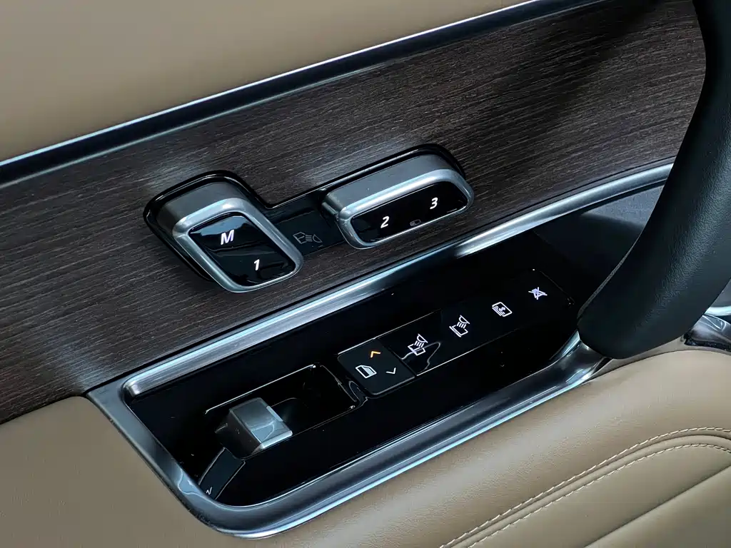 Land Rover Range Rover 2023 — фото 16