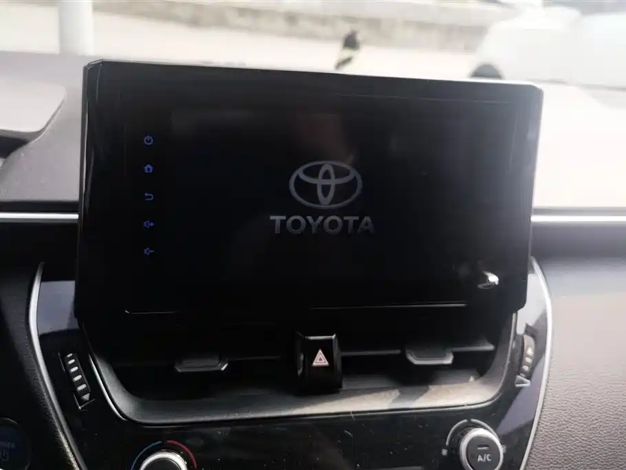 Toyota Corolla 2023 — фото 13