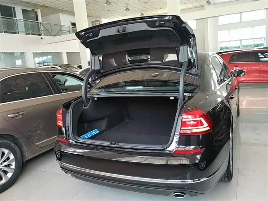 Volkswagen Passat 2018 — фото 19