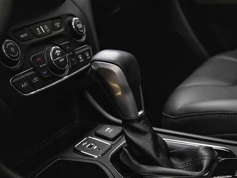 Jeep Cherokee 2019 — фото 24