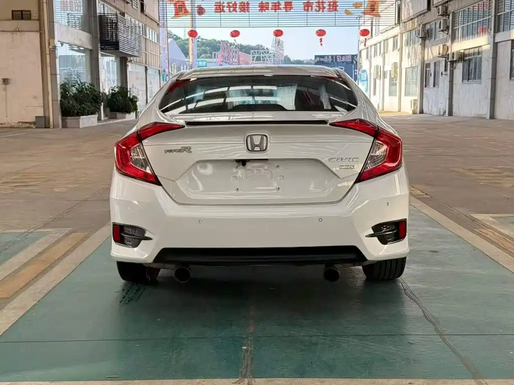 Honda Civic 2018 — фото 5
