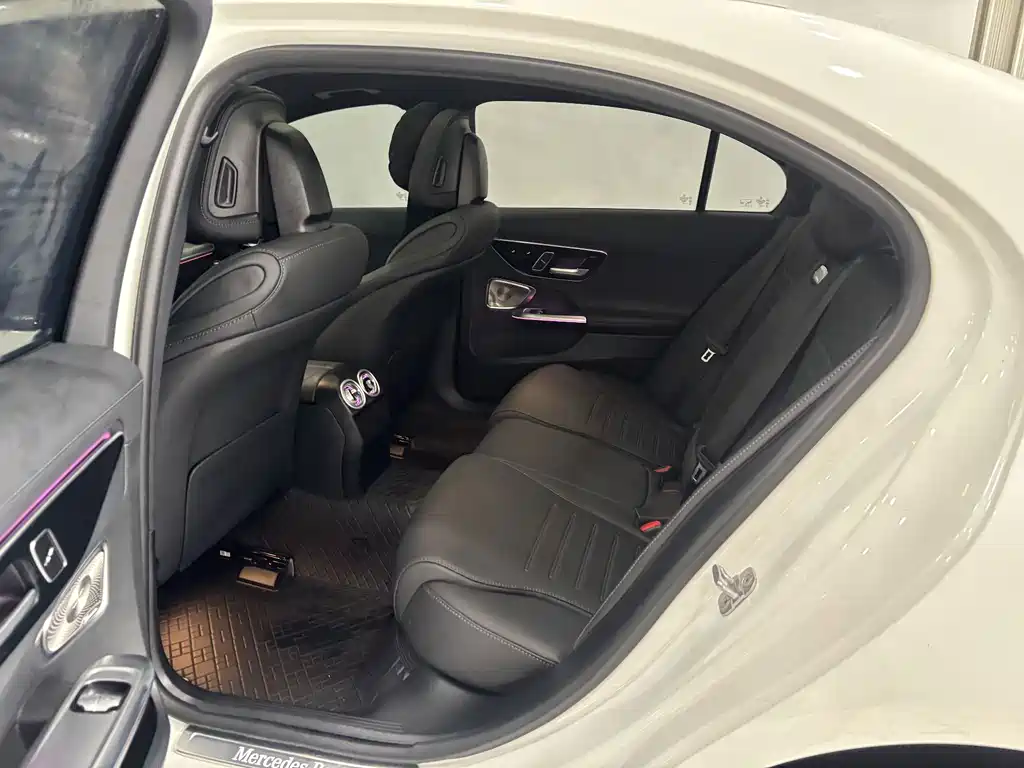 Mercedes-Benz C-Class 2025 — фото 23