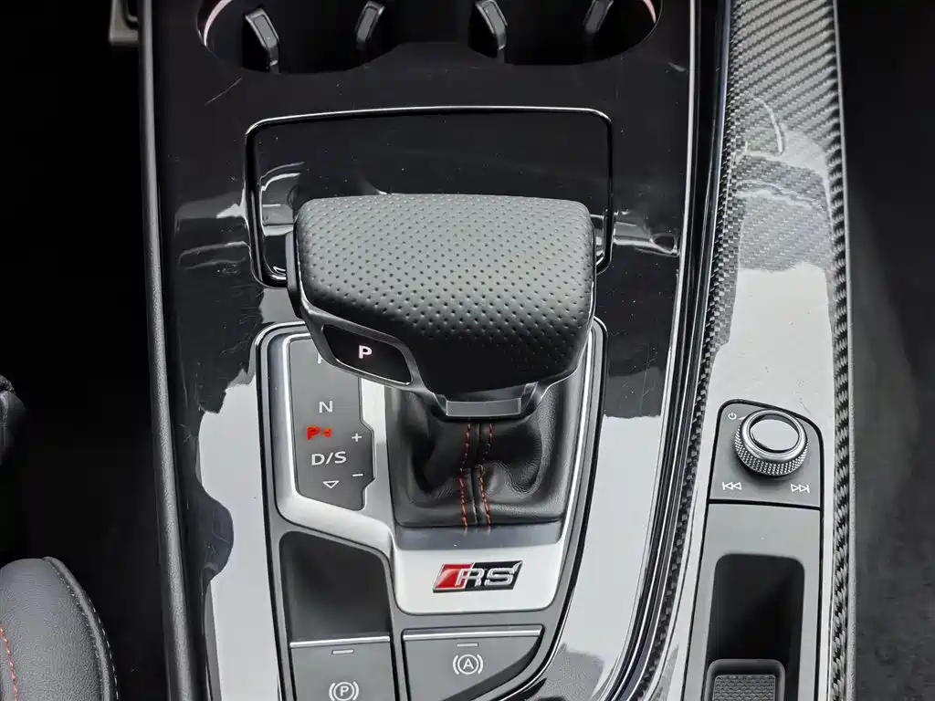 Audi A4L 2023 — фото 13